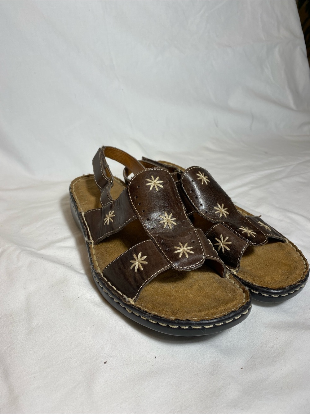 NaturalSoul by Naturalizer Brown Star-Accent Leather Sandals Women-8M - Picture 9 of 9
